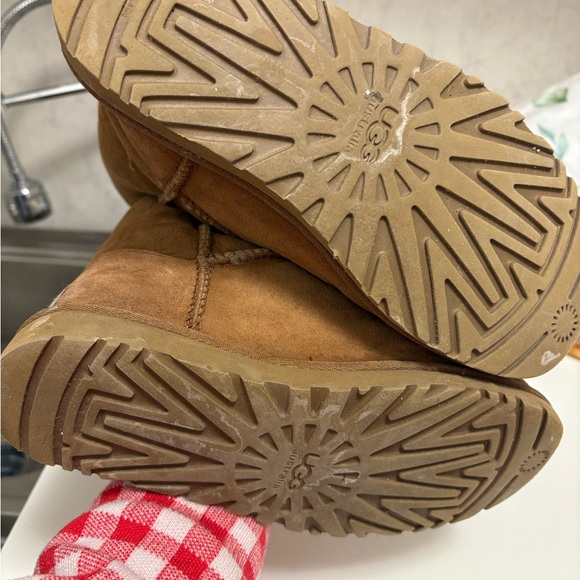 UGG Bailey Button Triplet Boot, size 36 - Picture 3 of 7